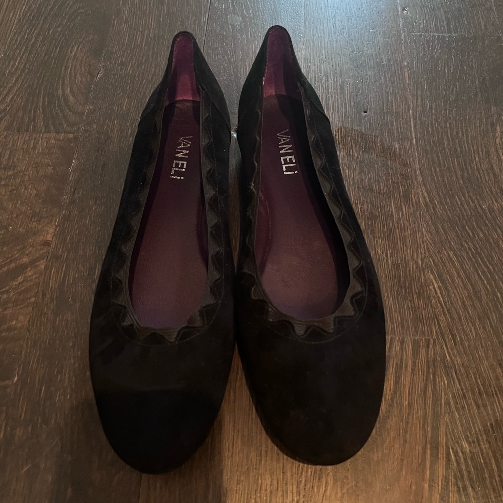 Vaneli Black Flat